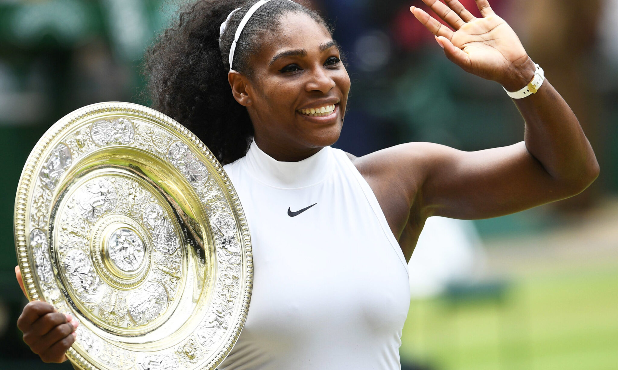 US player Serena Williams poses with the winner's trophy, the Venus Rosewater Dish, after her women's singles final victory over Germany's Angelique Kerber on the thirteenth day of the 2016 Wimbledon Championships at The All England Lawn Tennis Club in Wimbledon, southwest London, on July 9, 2016. / AFP PHOTO / GLYN KIRK / RESTRICTED TO EDITORIAL USE